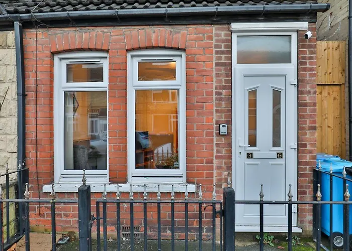 Devon St - Cozy Home, Free Easy Parking!